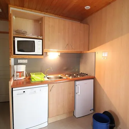 A Salers, Terrasse, Proche Centre, 4 Pers, Nature, Randos, Animaux Admis - Fr-1-742-454